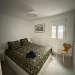 Comfortable Spacious Flat Near Station Apartman *