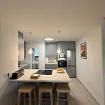 Apartman Comfortable Spacious Flat Near Station *