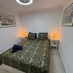 Comfortable Spacious Flat Near Station Apartman *