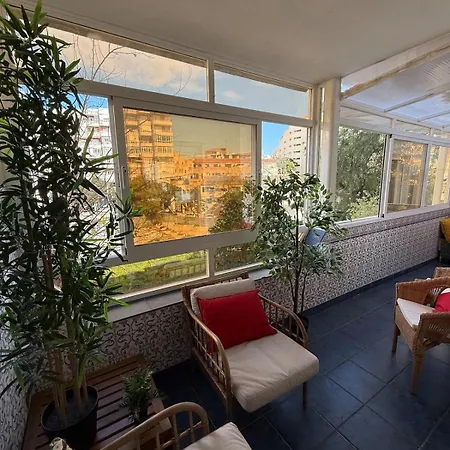 Apartmán Comfortable Spacious Flat Near Station
