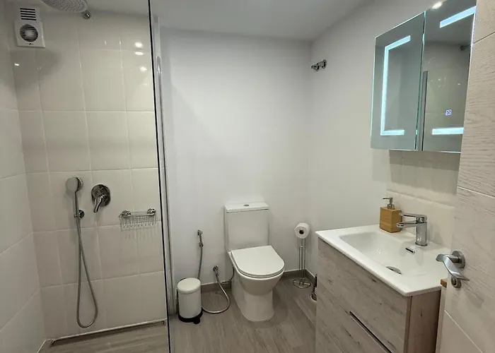 Comfortable Spacious Flat Near Station Apartmán